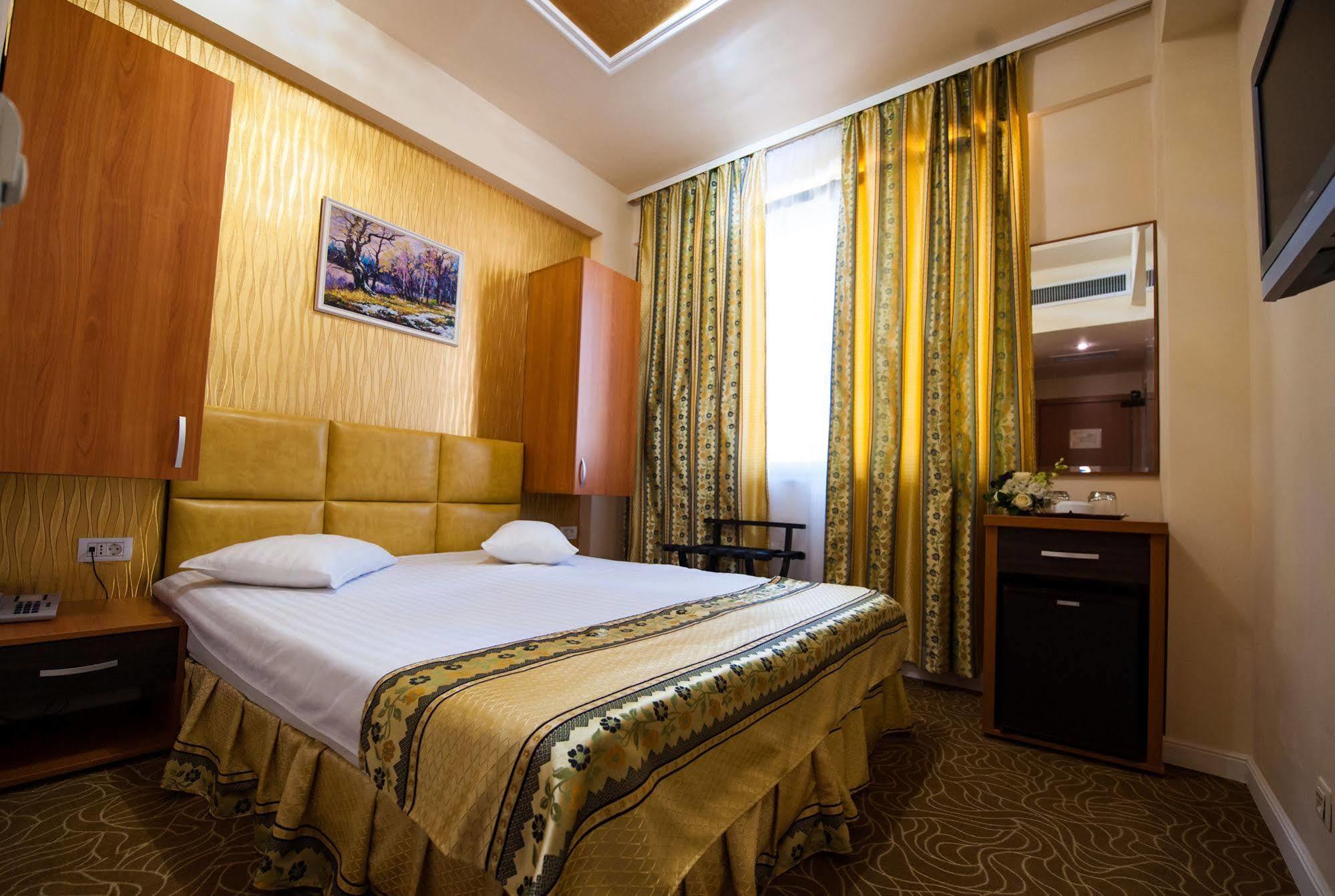 Best Western Hotel Lev Or I Bukarest Exteriör bild