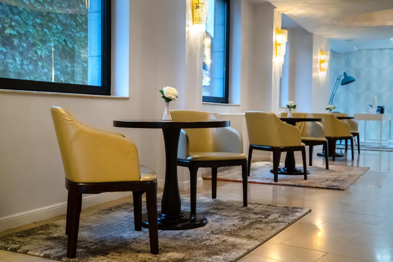 Best Western Hotel Lev Or I Bukarest Exteriör bild