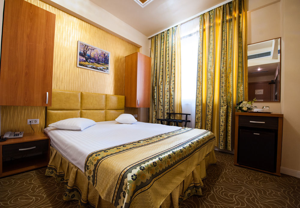 Best Western Hotel Lev Or I Bukarest Exteriör bild